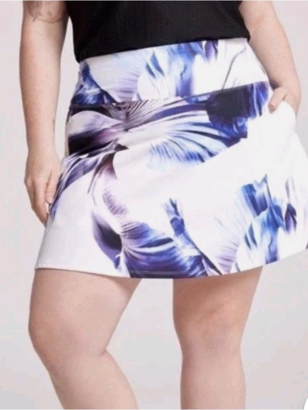 NWT CALIA Womens 15" Eagle Golf Skort Skirt Ghost Flower Size M